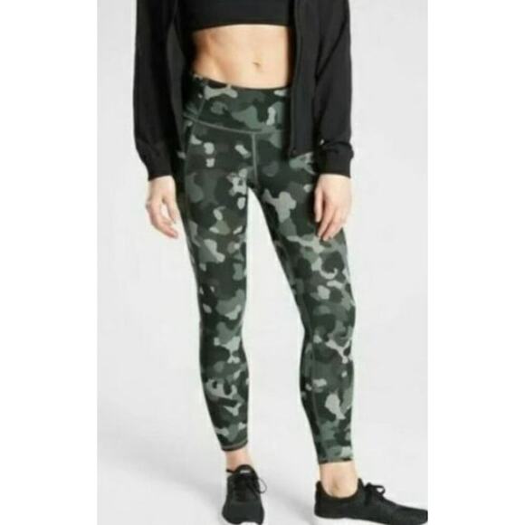 Athleta Pants - Athleta Lightning Camo 7/8 Tight in Super Sonic Size Small Leggings Activewear